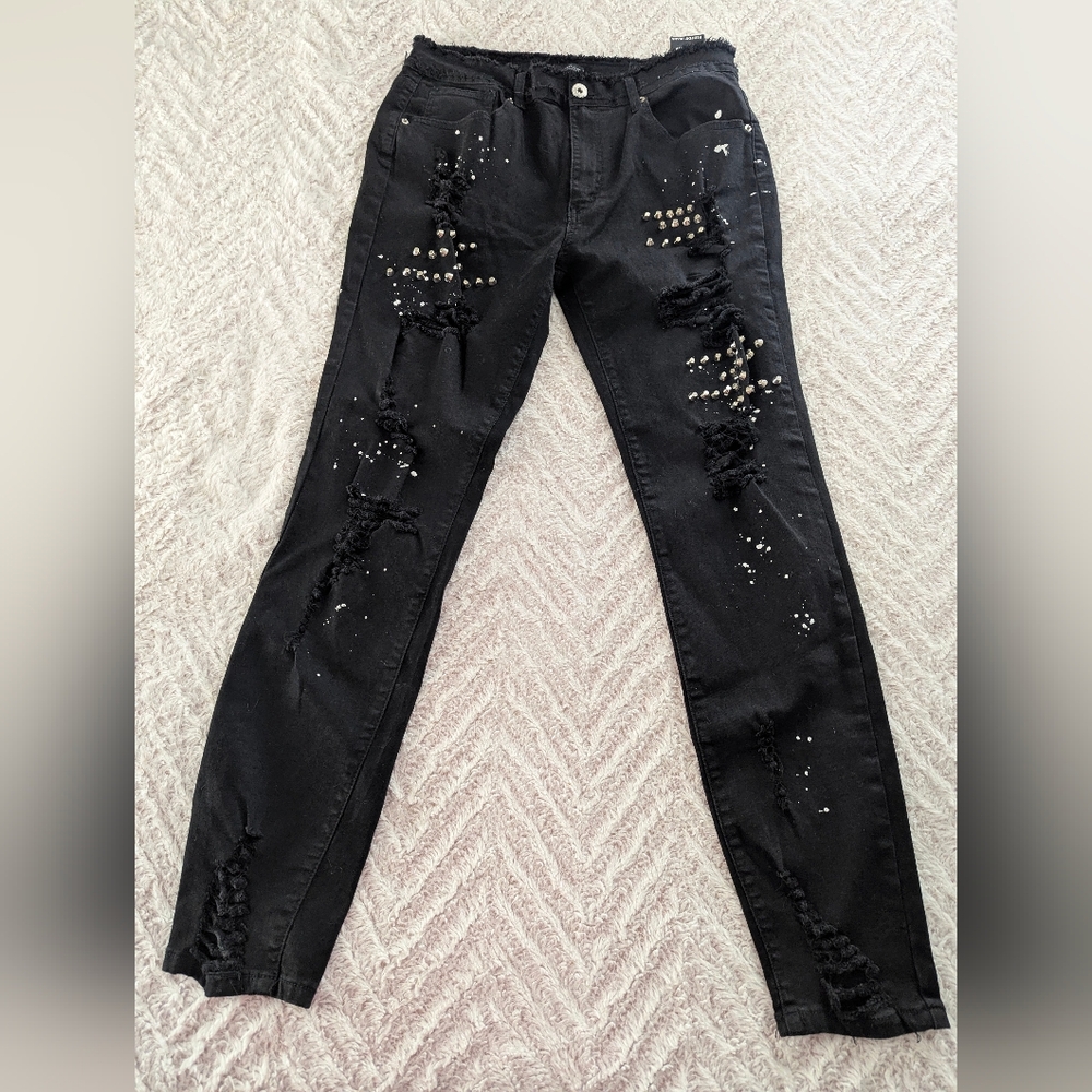 NWT Red Fox Distressed/Studded Skinny Jeans
